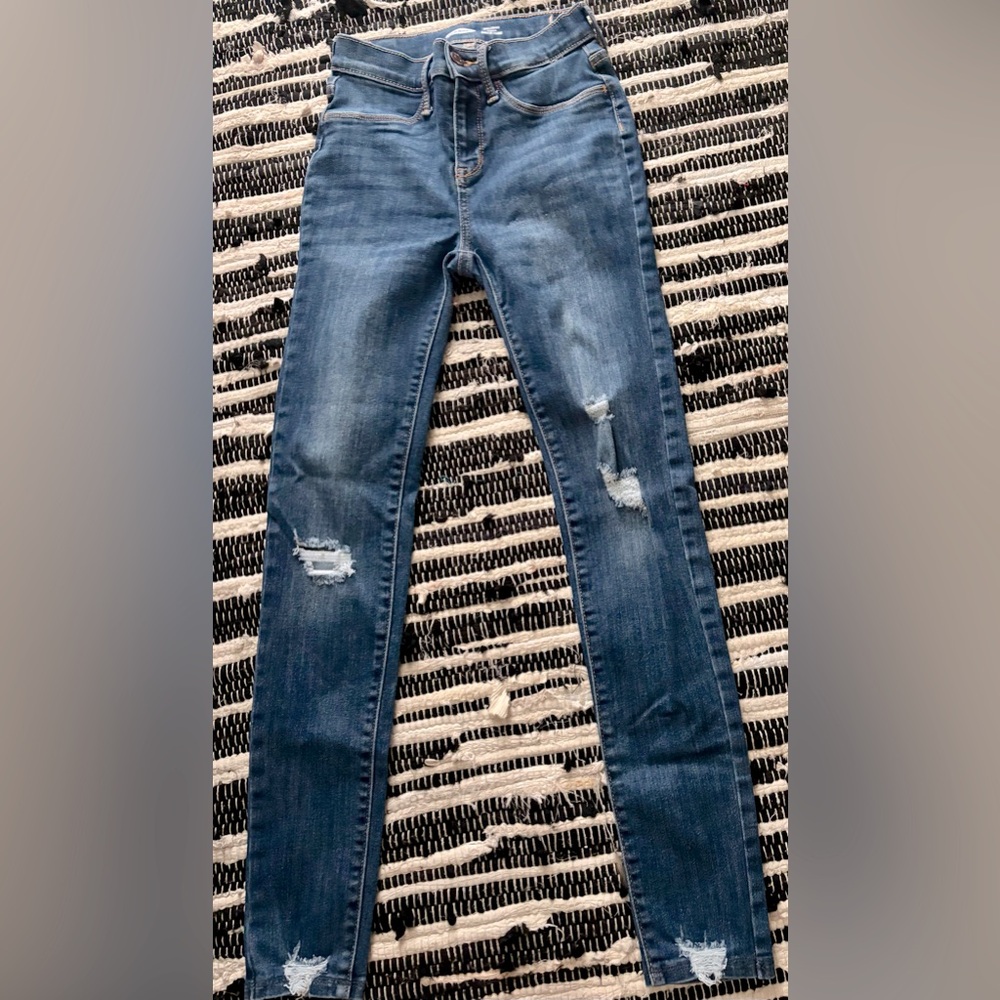 Old Navy
Kids size 14, Ballerina skinny, Blue Distressed Jeans